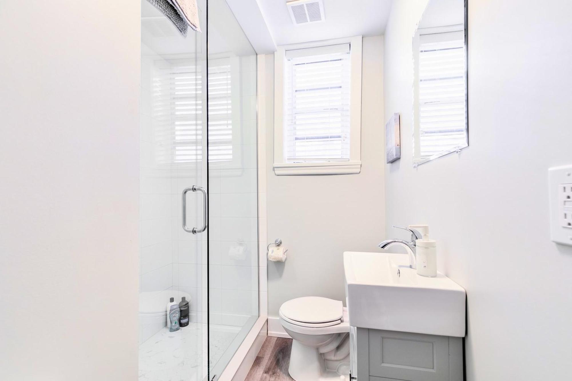 Modern Apartment In Corktown Hamilton Sleeps 4 Esterno foto